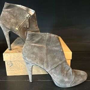 Nine West Rhona Women's Gray Suede Ankle Boot